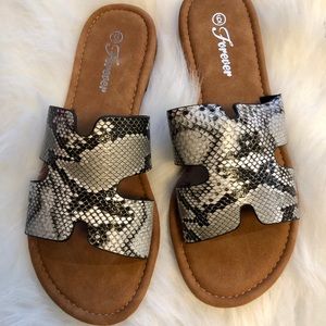 🐍FREE WITH ANY PURCHASE NWT